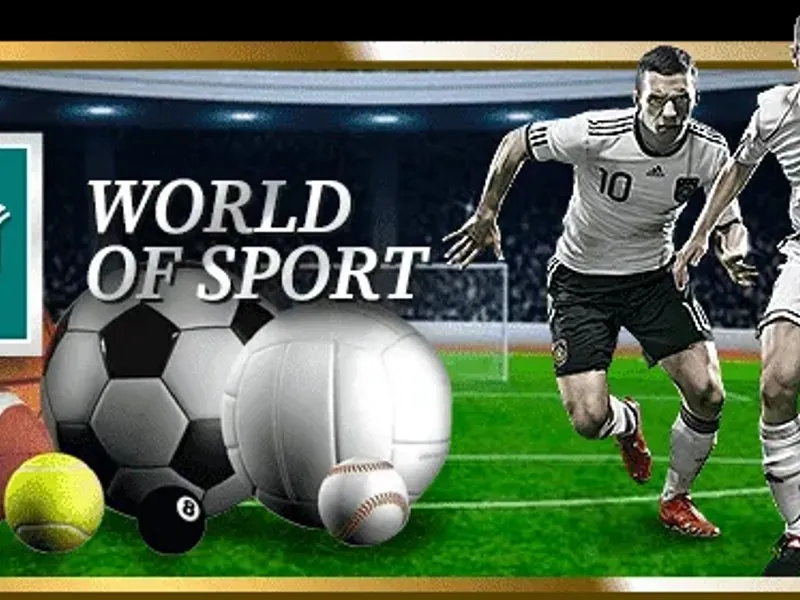 Quả bóng đá trên sân cỏ xanh mướt, biểu tượng của cá cược bóng đá tại rio66